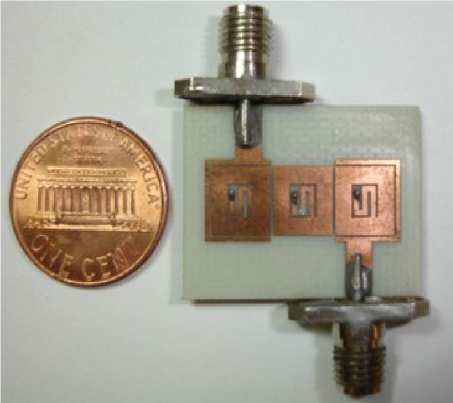 A BANDPASS FILTER WITH COMPACT SIZE AND EXTENDED STOPBAND USING CLOSED-LOOP TRANSMISSION-LINES AND SHORT-CIRCUITED STUBS