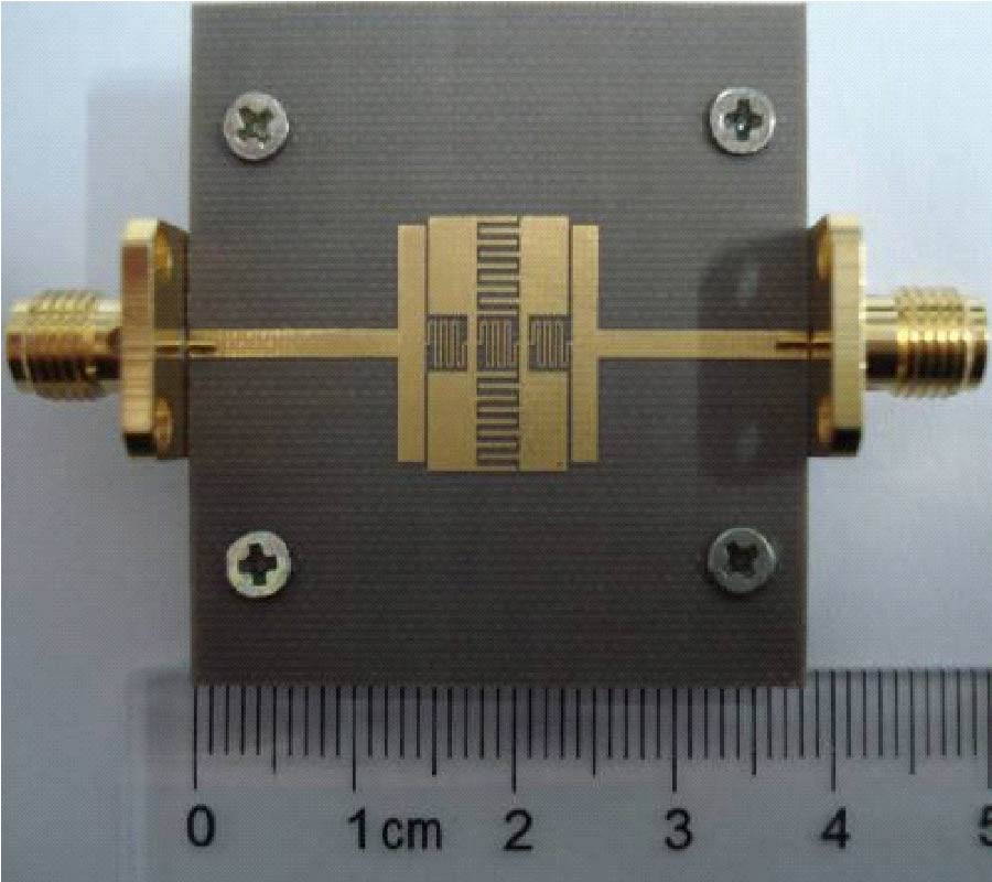 COMPACT WIDE STOPBAND QUASI-ELLIPTIC FUNCTION LOWPASS FILTER USING QUASI-LUMPED ELEMENTS