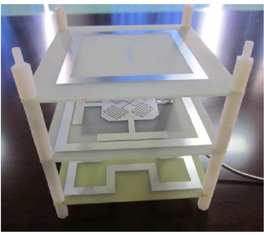 A CIRCULARLY POLARIZED COMPACT ANTENNA FOR UHF BAND RFID READER