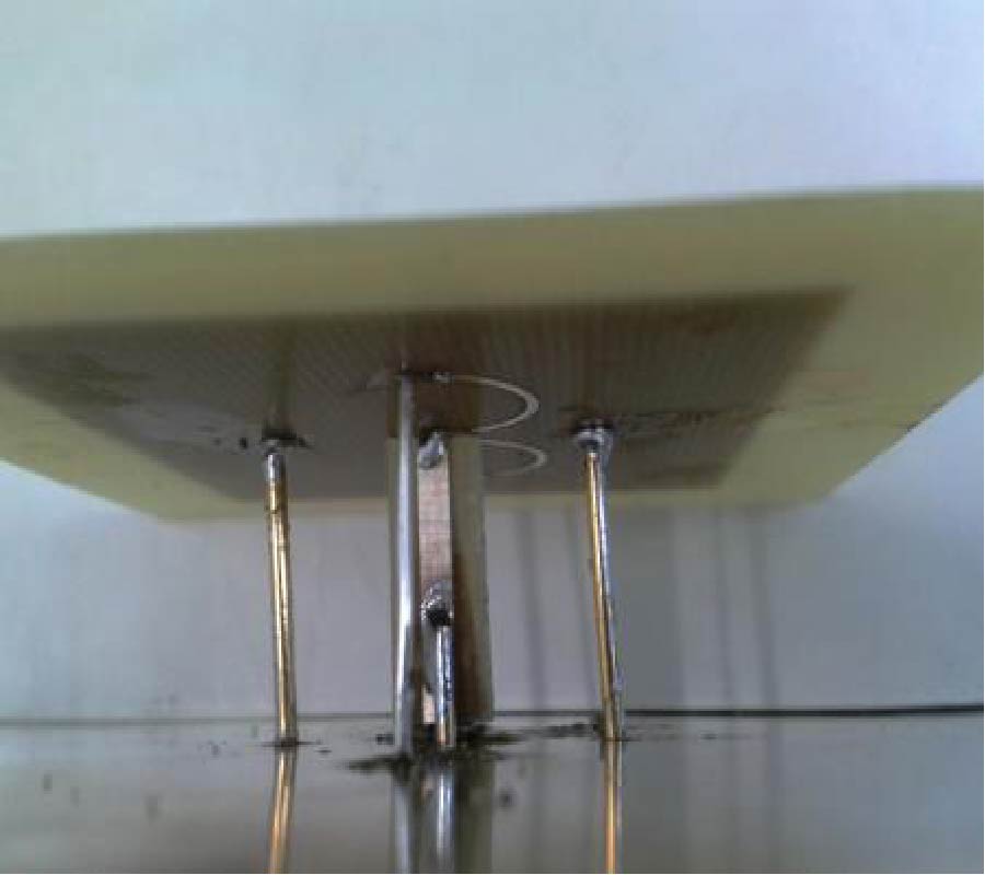 A BROADBAND DUAL-POLARIZED PRINTED ANTENNA