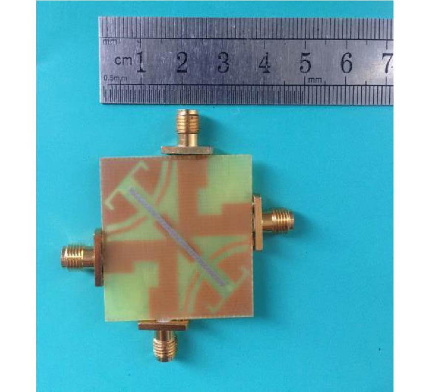 COMPACT 4-PORT ACS-FED UWB-MIMO ANTENNA WITH SHARED RADIATORS