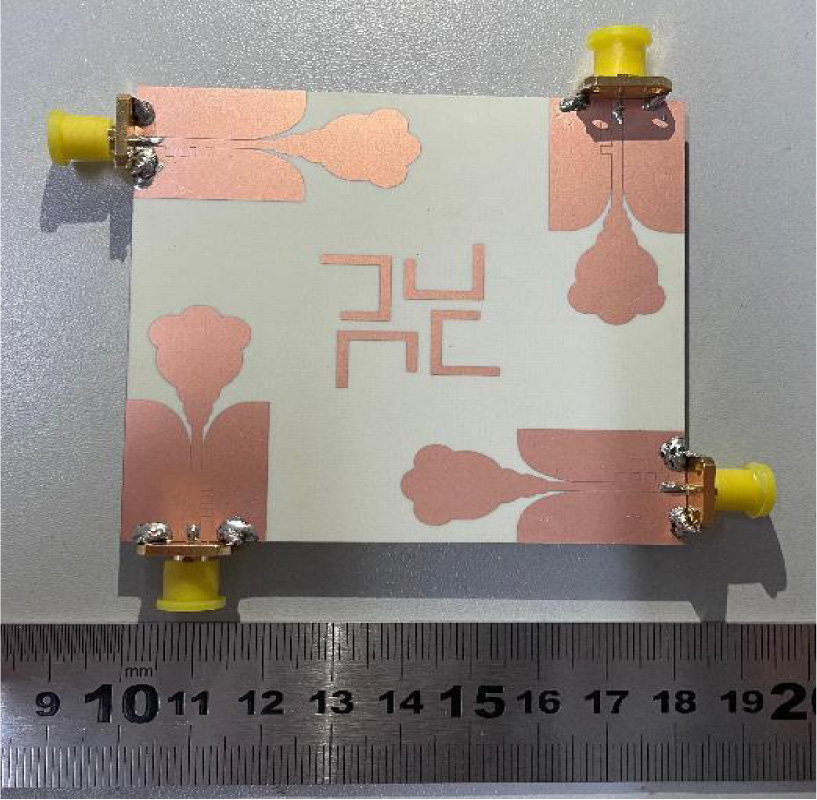 An Ultra-wideband MIMO Antenna Based on Dual-mode Transmission Line Feeding for Wireless Communication