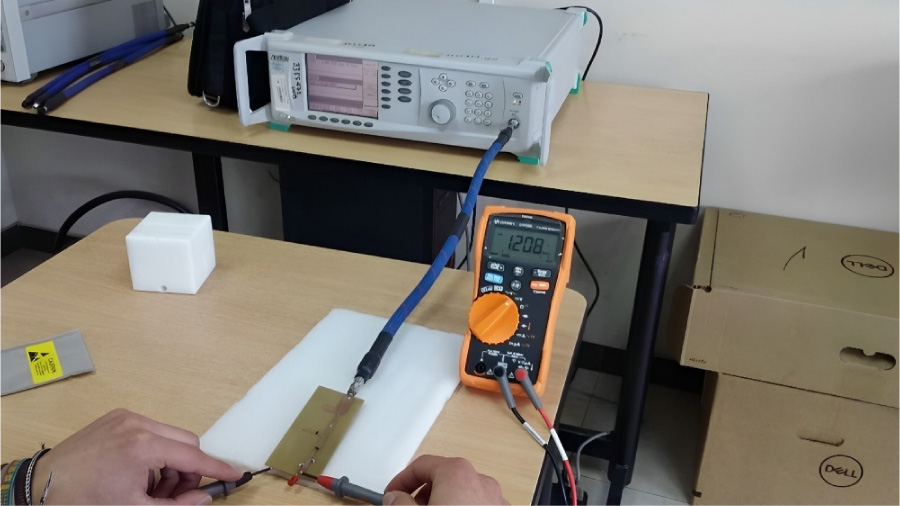 Radio Frequency Energy Harvesting Device at ISM Band for Low Power IoT