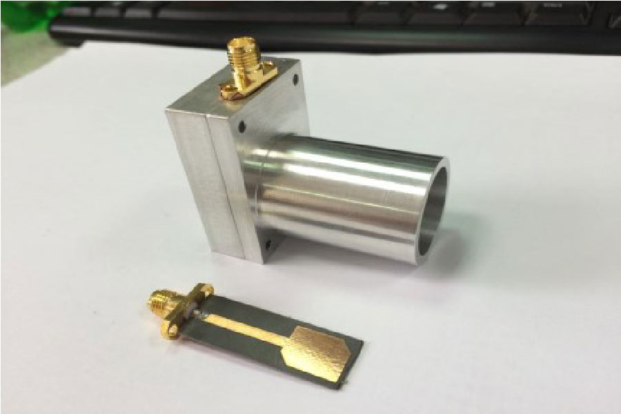 Compact MSL-fed CWG Polarizer Using Corner-truncated Patch