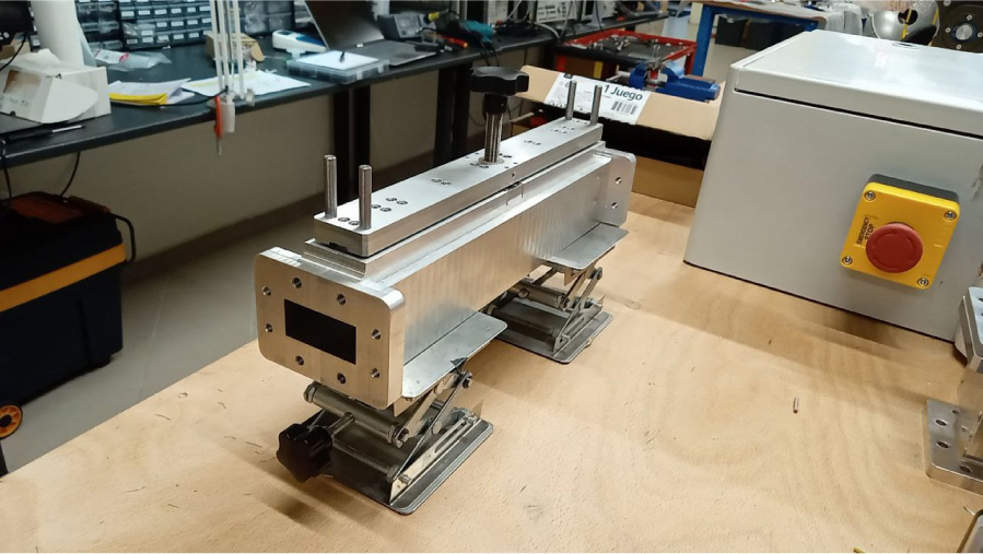 Design of a High-selectivity C-band Tunable Filter by Dielectric Movable Elements for SATCOM Applications