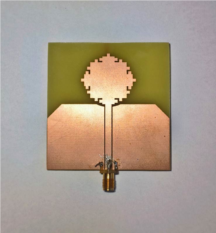 Minkowski Island Fractal Monopole Antenna with CPW-feed for Wide-band Wireless Systems