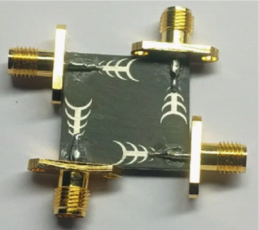 Curved Parasitic Element-Based Quad-Element Antenna for High-Gain Millimeter Wave 5G Communications