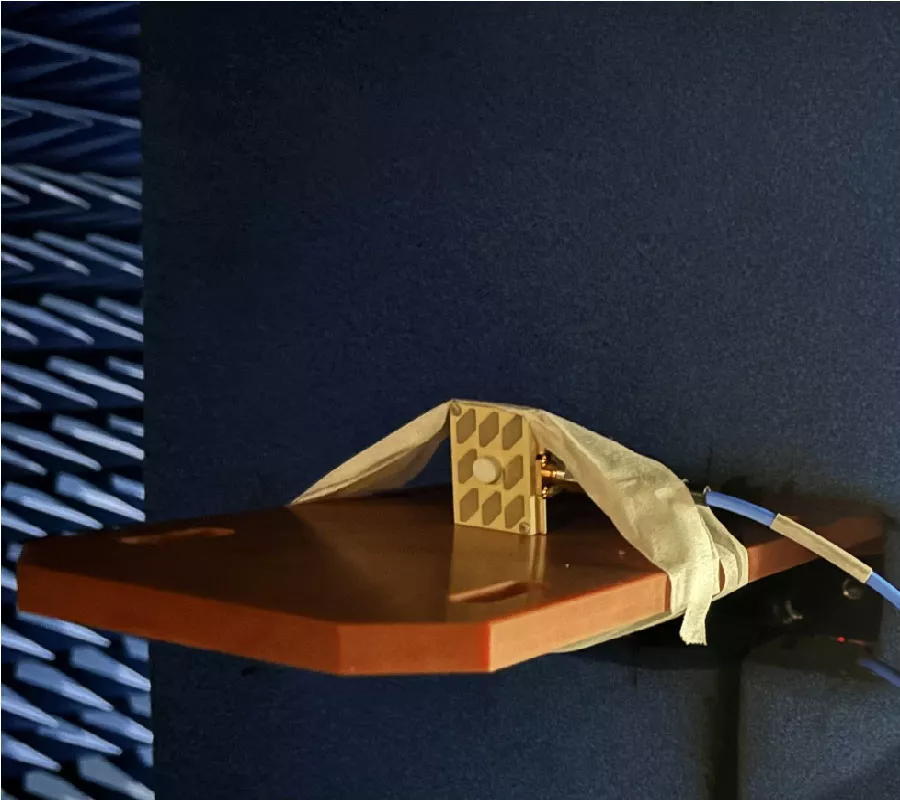 Single-fed Dielectric Resonator Antenna with Large Frequency Ratio Based on Metasurface