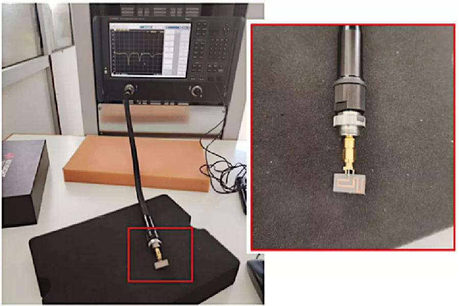 Dual-band Meander Antenna for IoT and 5G Sub-6 GHz Applications