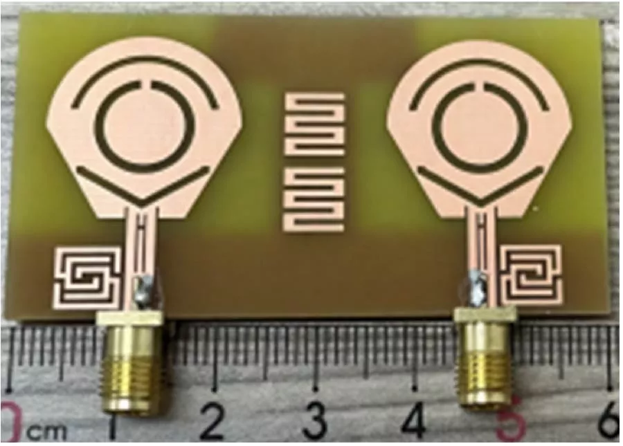 High Isolation UWB MIMO Notch Antenna Based on Metamaterials
