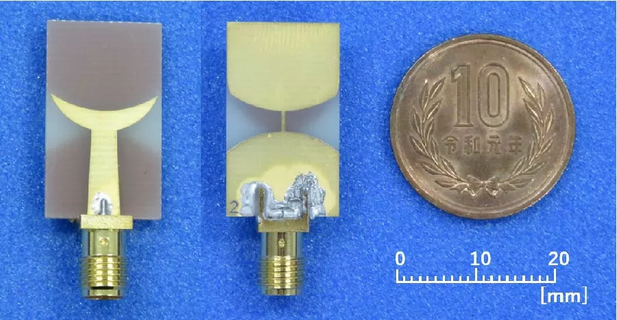 Compact Printed UWB Monopole Antenna Employing Coupling and Stub Structure