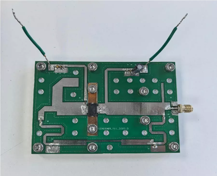 A Miniaturized High-Efficiency Harmonic-Tuned Class-F Power Oscillator