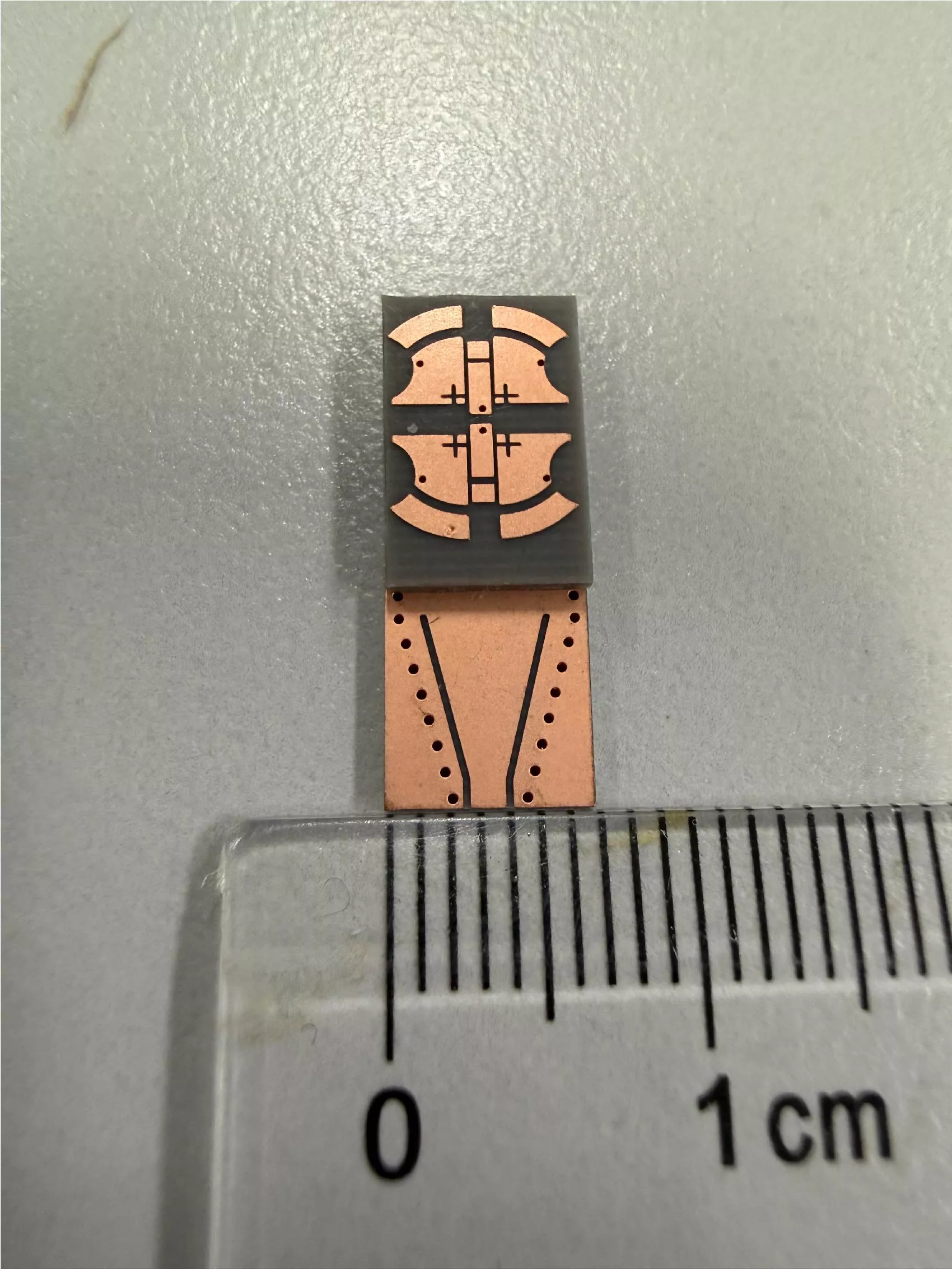 Broadband SIW Slot Antenna Based on Split Magnetic-Electric Dipole Multimode Coupling